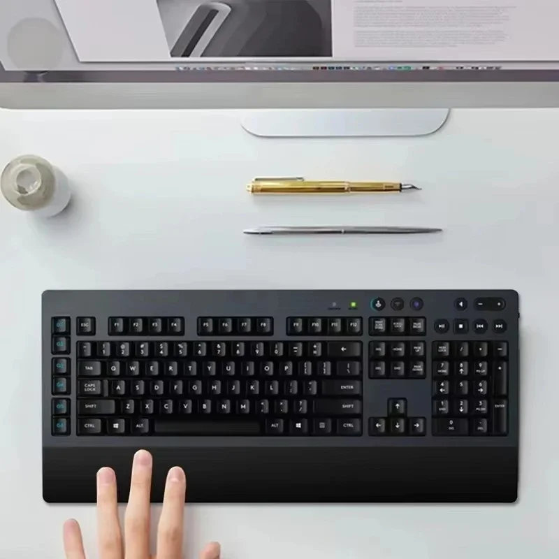 Original G613 Light Speed Wire - огляд і ціна Gaming Keyboard Hand