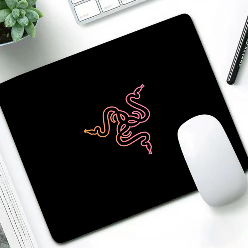Razer Luxury Mouse Pad Anime G - огляд і ціна Gaming Keyboard En Mouse